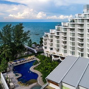 Doubletree Resort By Hilton Penang Batu Feringgi Exterior photo