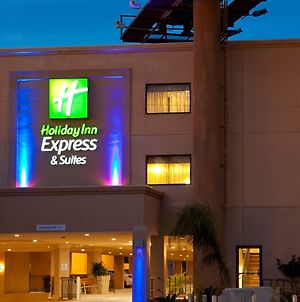 Holiday Inn Express Hotel & Suites Woodland Hills Los Angeles Exterior photo