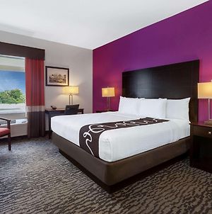 La Quinta Inn & Suites By Wyndham Tampa Bay Area-Tampa South Exterior photo