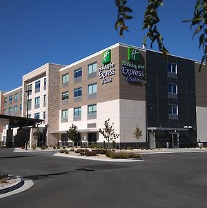 Holiday Inn Express & Suites Boise Airport Exterior photo