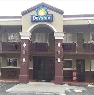 Days Inn By Wyndham Hot Springs Exterior photo
