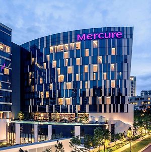 Mercure Singapore On Stevens Hotel Exterior photo
