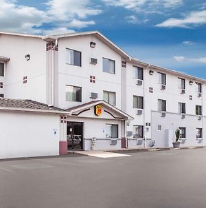Super 8 By Wyndham Hot Springs Hotel Exterior photo