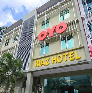 Oyo 89839 Riaz Hotel Malacca Exterior photo