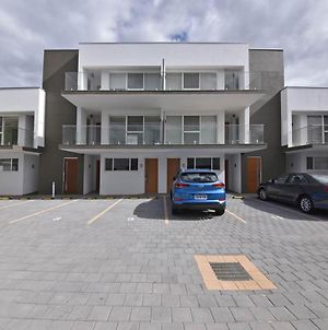 2X2 Modern Apartment Near Airport And City Perth Exterior photo
