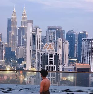 Wonderful Klcc View At Regalia Suites Kuala Lumpur Exterior photo