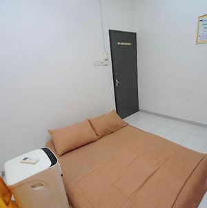 Roomstay Rumah Pintu Kuning Kangar Exterior photo