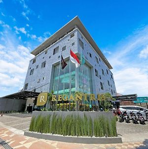 Regantris Hotel Surabaya Exterior photo