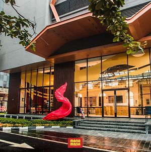 Scarletz Suites KLCC by Mana-Mana Kuala Lumpur Exterior photo