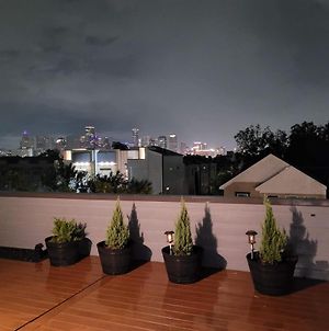 N-E-G Skai Midtown Of Houston Villa Exterior photo