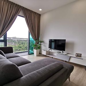 3 Bedrooms Condo With Pools, Gym, Wifi & Washer Kuching Exterior photo