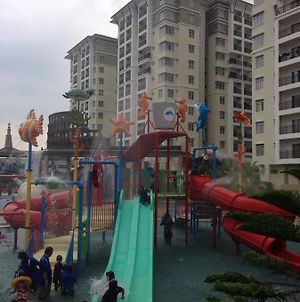 Melaka Bayou Lag00N 3 Bedroom Apartments & Free Access To Waterpark Exterior photo