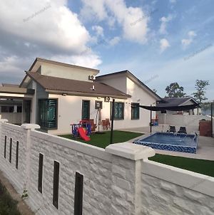 Muslim Only-Rumah Anas Anis Homestay With Pool Kampong Bukit Katil Exterior photo
