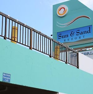 Sun & Sand Resort Oceanfront Suites Virginia Beach Exterior photo