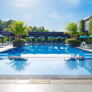 Hilton Kota Kinabalu Hotel Exterior photo