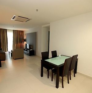 Merdeka Suites Hotel Miri Room photo