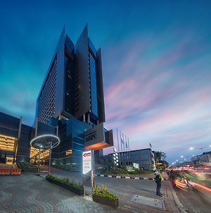 Merlynn Park Hotel Jakarta Exterior photo