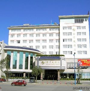 Golden Spring Hotel Lijiang  Exterior photo
