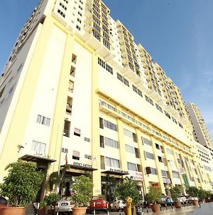Capital O Ridel Hotel Kota Bahru Exterior photo