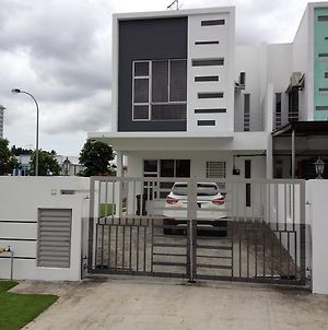 Comfort Holiday Home @ Bukit Indah Johor Bahru Exterior photo
