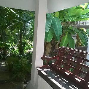 Coconut Grove Apartment Kochi Exterior photo