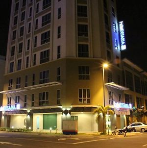Hotel Desaria Petaling Jaya Exterior photo