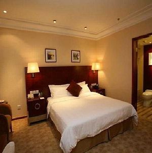 Yangtze Island Hotel Chongqing Room photo