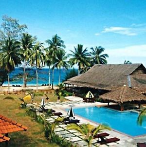D'Coconut Island Resort Besar Island  Exterior photo