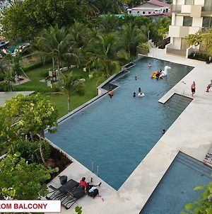By The Sea- Pool And Sea View Apartment Batu Feringgi Exterior photo