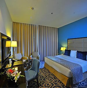Ramada Abu Dhabi Corniche Hotel Room photo