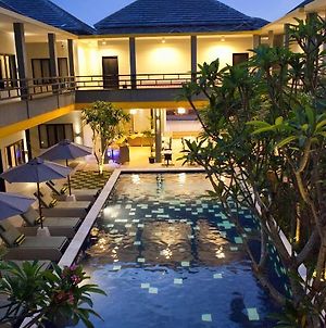 Palloma Hotel Kuta Bali Exterior photo