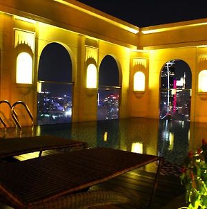 Awesome Cbd Luxury Apartment Icon56 Rooftop Pool Bandar Ho Chi Minh Exterior photo