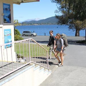 Te Anau Lakefront Backpackers Hostel Exterior photo