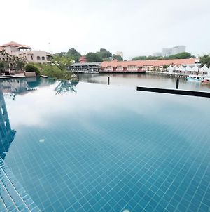 Luxury On Melaka River Apartment Exterior photo