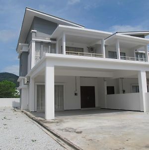 Properties Homestay, Balik Pulau Exterior photo