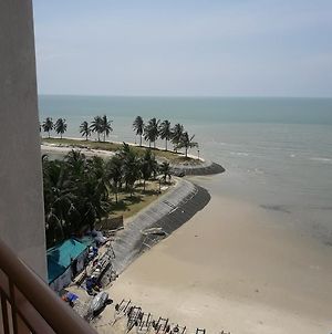 Pd Seafront Holiday Apartments Port Dickson Exterior photo