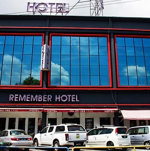 Remember Hotel Batu Pahat Exterior photo