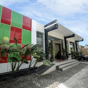 Malioboro Garden Hotel Yogyakarta Exterior photo