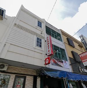 Reddoorz Near Maimun Palace Hotel Medan Exterior photo