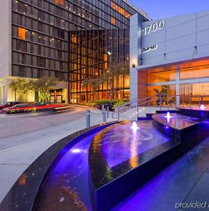 Houston Marriott West Loop By The Galleria Hotel Exterior photo
