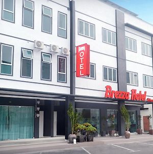 Brezza Hotel Sitiawan Exterior photo