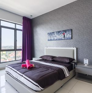 Comfort Zone Premium Guesthouse @ Evo Bangi Exterior photo