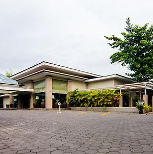 Tasneem Convention Hotel Yogyakarta Exterior photo