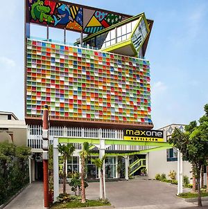 Maxonehotels.Com At Tidar Surabaya Exterior photo