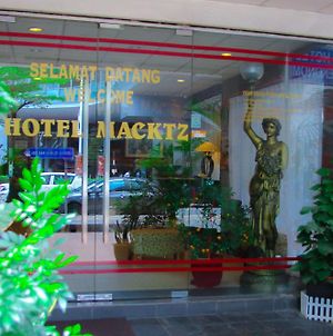 Macktz Comfort Inn - Kl Sentral Monorail Kuala Lumpur Exterior photo