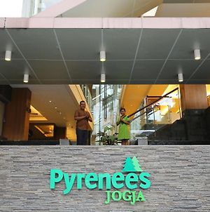 Pyrenees Jogja Hotel Yogyakarta Exterior photo