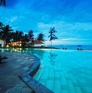 Sutra Beach Resort, Terengganu Merang Exterior photo