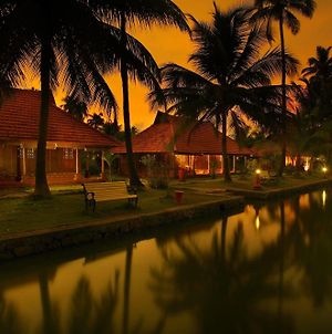 Kondai Lip Backwater Heritage Resort Kochi Exterior photo