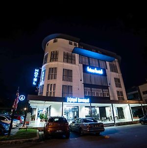 Bizz Hotel Puchong Exterior photo