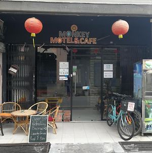Monkey Motel Cafe Malacca Exterior photo